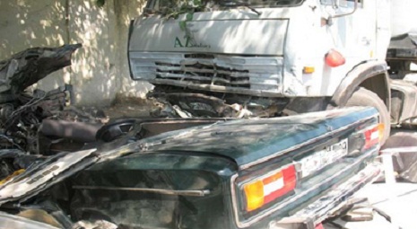 `KaMAZ` minik avtomobili ilə toqquşdu: 2 ölü, 1 yaralı